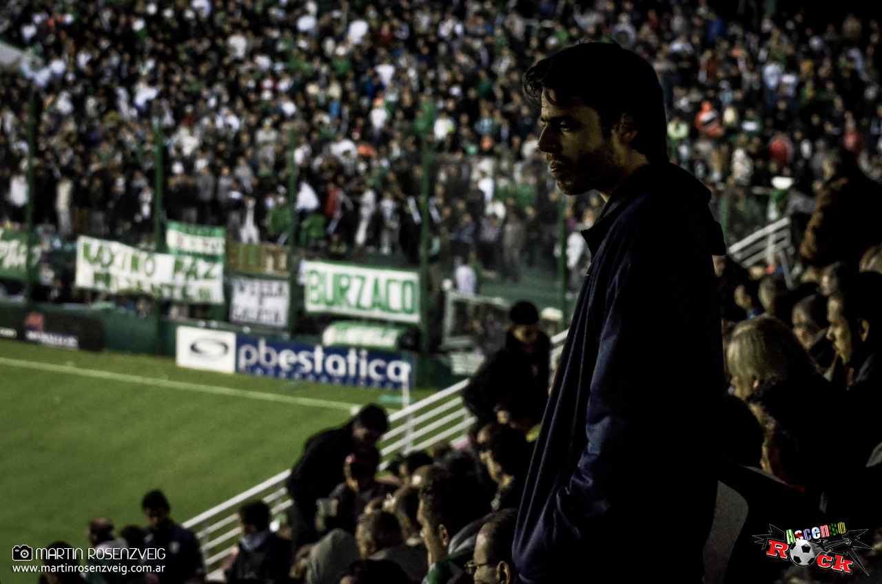 El ascenso ya era un hecho pero los hinchas querían gritar campeón