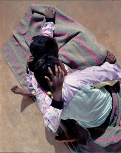 Viviane Sassen, Lilac, de la serie Flamboya, fotografía digital, 100 x 100 cm, 2007.